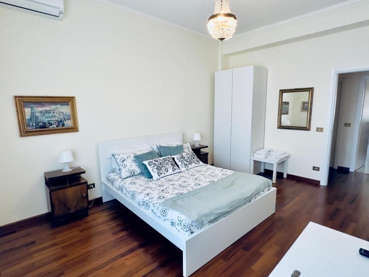 Elegant Apartment In City Center Cagliari Exterior foto